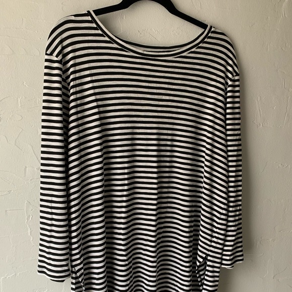 Oversized striped tee (great for layering) - Picture 1 of 5